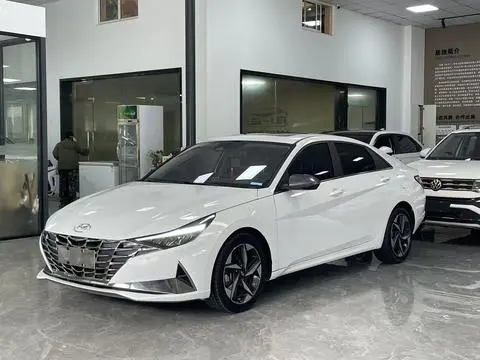 Hyundai Elantra 2022 — фото 1