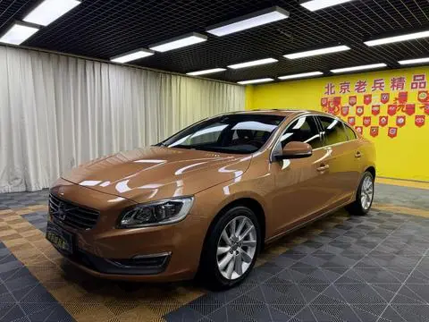 Volvo S60 2015 — фото 1