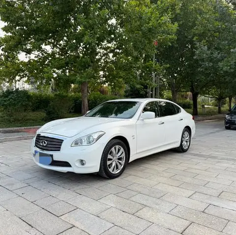 Infiniti Q70 2013