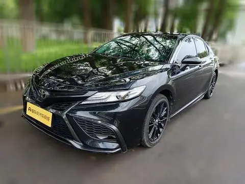 Toyota Camry 2023 — фото 1
