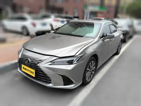 Lexus ES 2025
