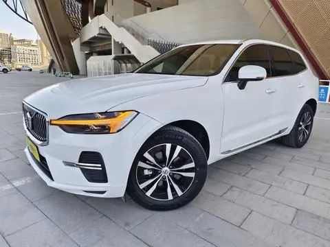 Volvo XC60 2023 — фото 1