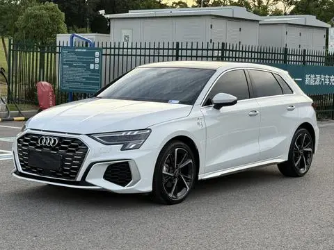 Audi A3 2023 — фото 1