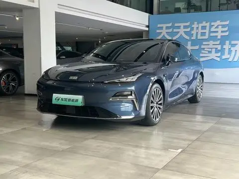 Geely 星耀8 PHEV 2025
