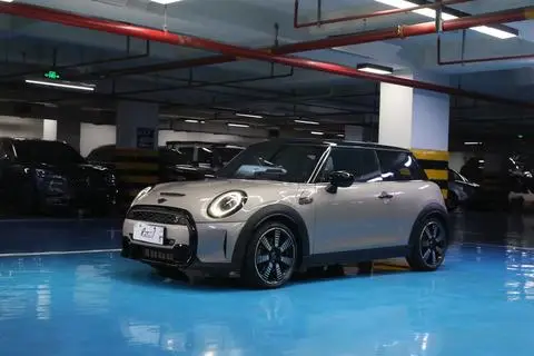 MINI MINI 2023