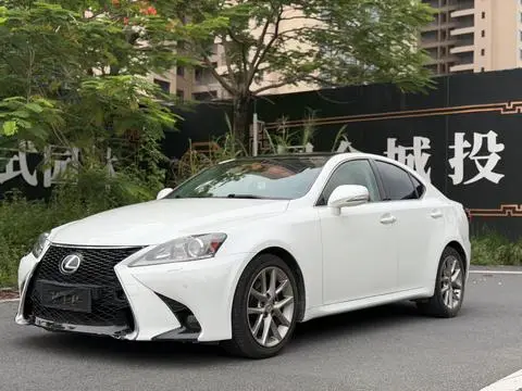 Lexus IS 2011