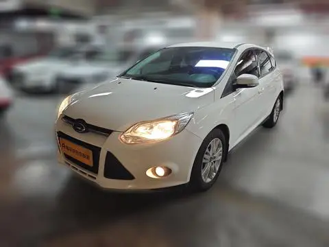 Ford Focus 2012 — фото 1