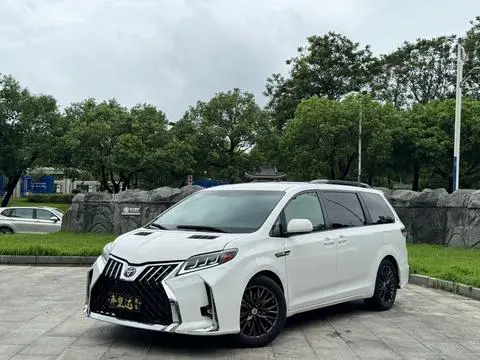 Toyota SIENNA 2015 — фото 1