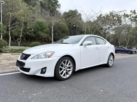 Lexus IS 2011