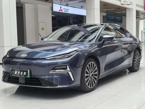 Geely 星耀8 PHEV 2025