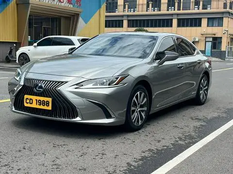 Lexus ES 2020
