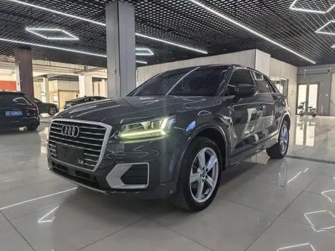 Audi Q2L 2021 — фото 1