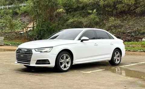Audi A4L 2018 — фото 1