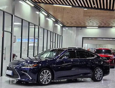 Lexus ES 2020