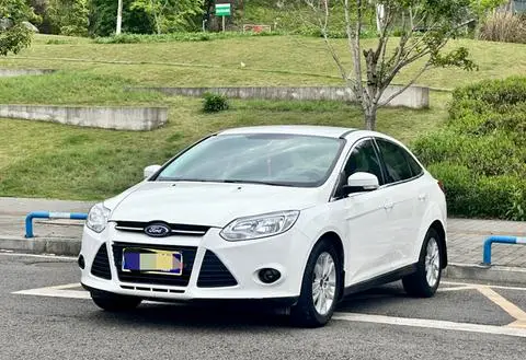 Ford Focus 2012 — фото 1