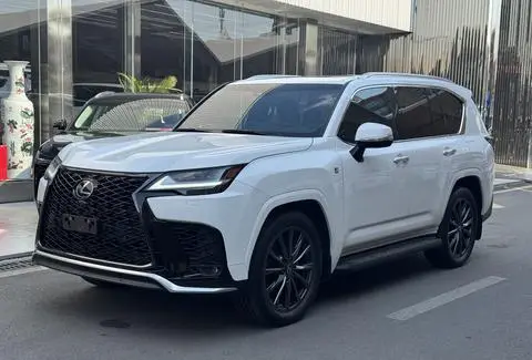 Lexus LX 2023 — фото 1