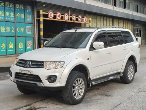 Mitsubishi Pajero Sport 2013