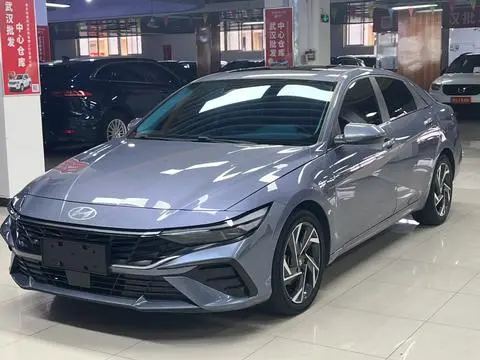 Hyundai Elantra 2023 — фото 1