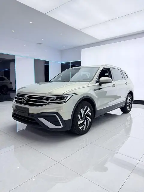 Volkswagen Tiguan L 2022 — фото 1