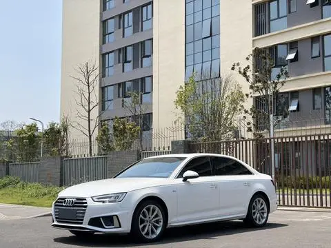 Audi A4L 2019 — фото 1