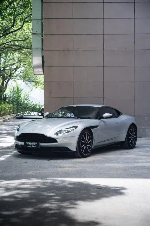 Aston Martin DB11 2019