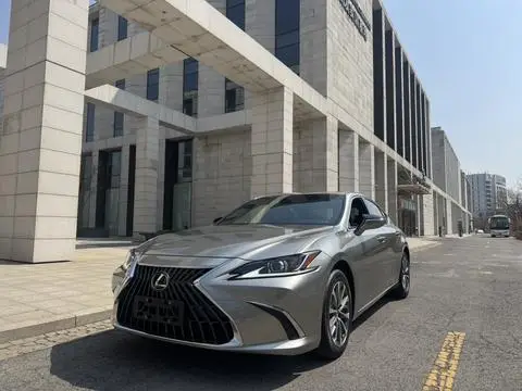 Lexus ES 2022