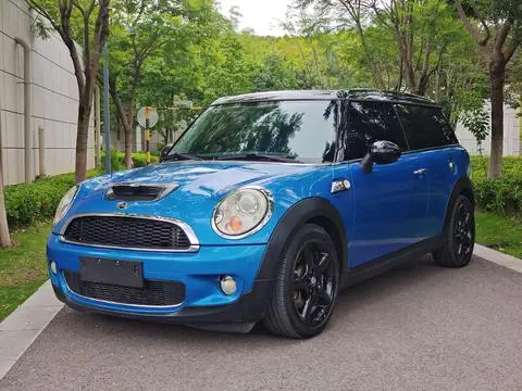 MINI CLUBMAN 2011
