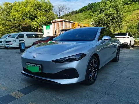Roewe D7 DMH 2025
