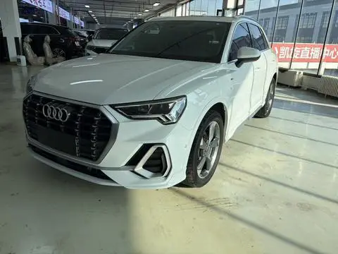 Audi Q3 2022 — фото 1