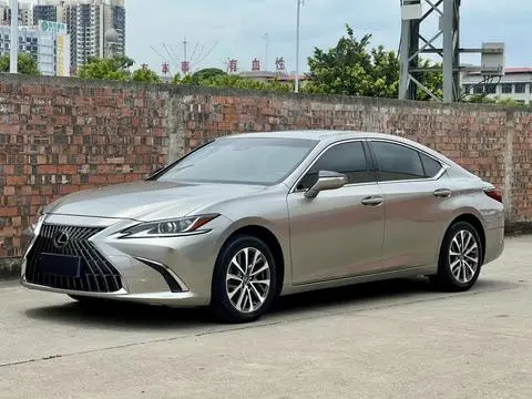 Lexus ES 2022