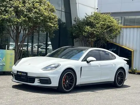 Porsche Panamera 2018 — фото 1