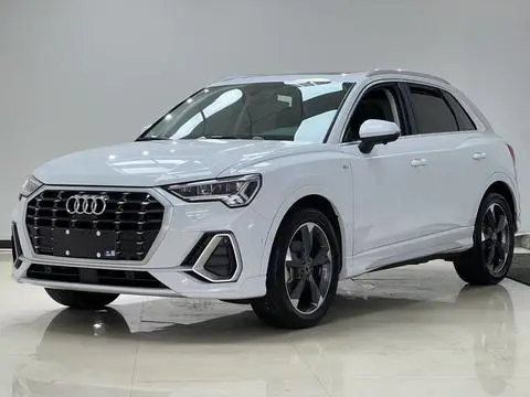 Audi Q3 2022 — фото 1