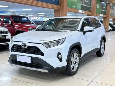 Toyota RAV4 2022 — фото 1