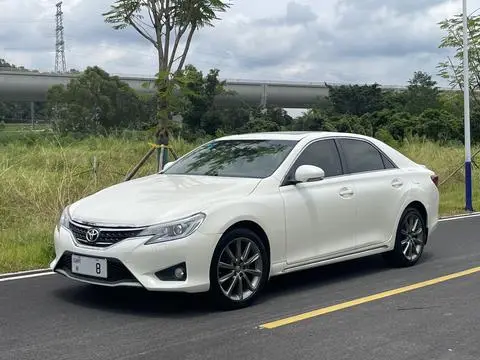 Toyota Reiz 2013