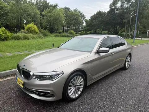BMW 5 Series PHEV 2019 — фото 1