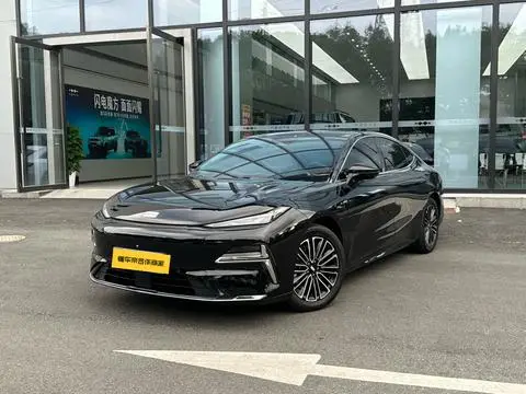 Geely 星耀8 PHEV 2025