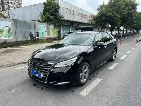 Toyota Crown 2018 — фото 1