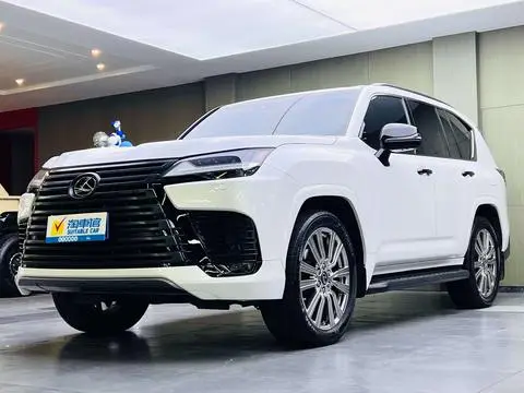 Lexus LX 2022 — фото 1