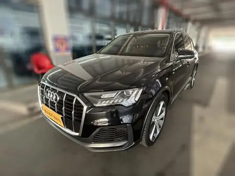 Audi Q7 2020 — фото 1