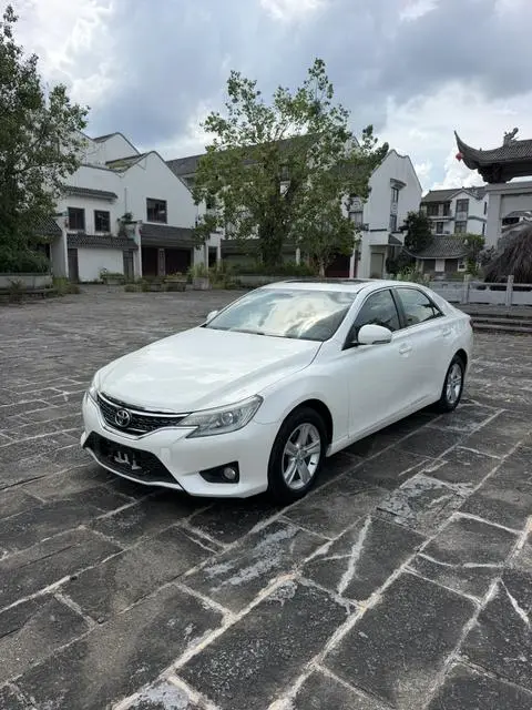 Toyota Reiz 2013
