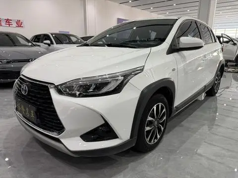 Toyota YARIS L 2022 — фото 1
