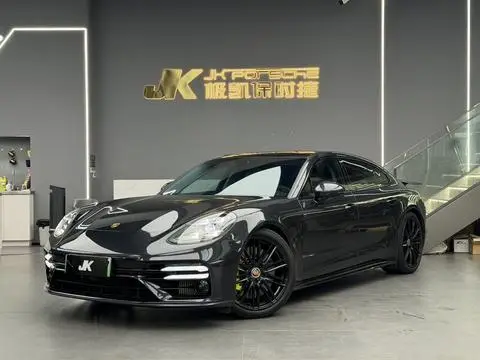 Porsche Panamera E-Hybrid 2022