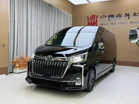 Toyota Hiace 2024 — фото 1