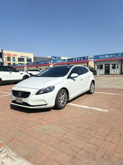 Volvo V40 2016 — фото 1