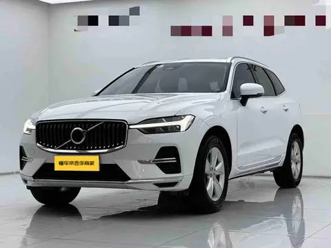 Volvo XC60 2022 — фото 1