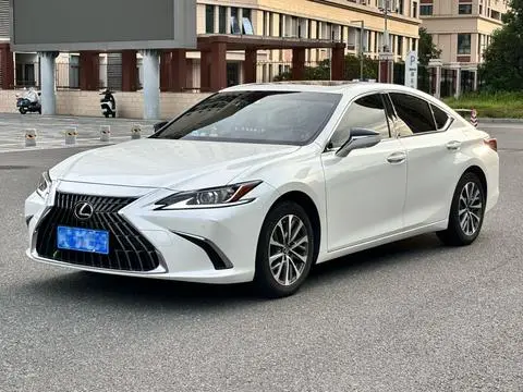 Lexus ES 2022