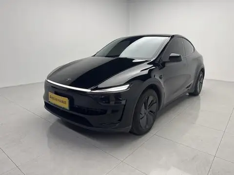 Tesla Model Y 2025