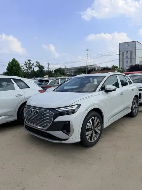 Audi Q4 e-tron 2024