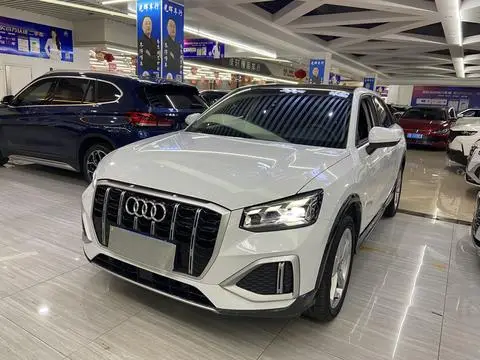 Audi Q2L 2022 — фото 1