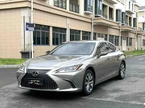 Lexus ES 2020